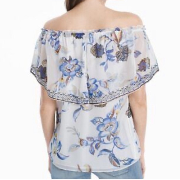 White House Black market, Off the shoulder Embroidered floral printed top. - Picture 3 of 10